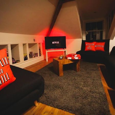 Games And Movies Lounge 7 Bed City Centre Apartment 뉴캐슬어폰타인 외부 사진