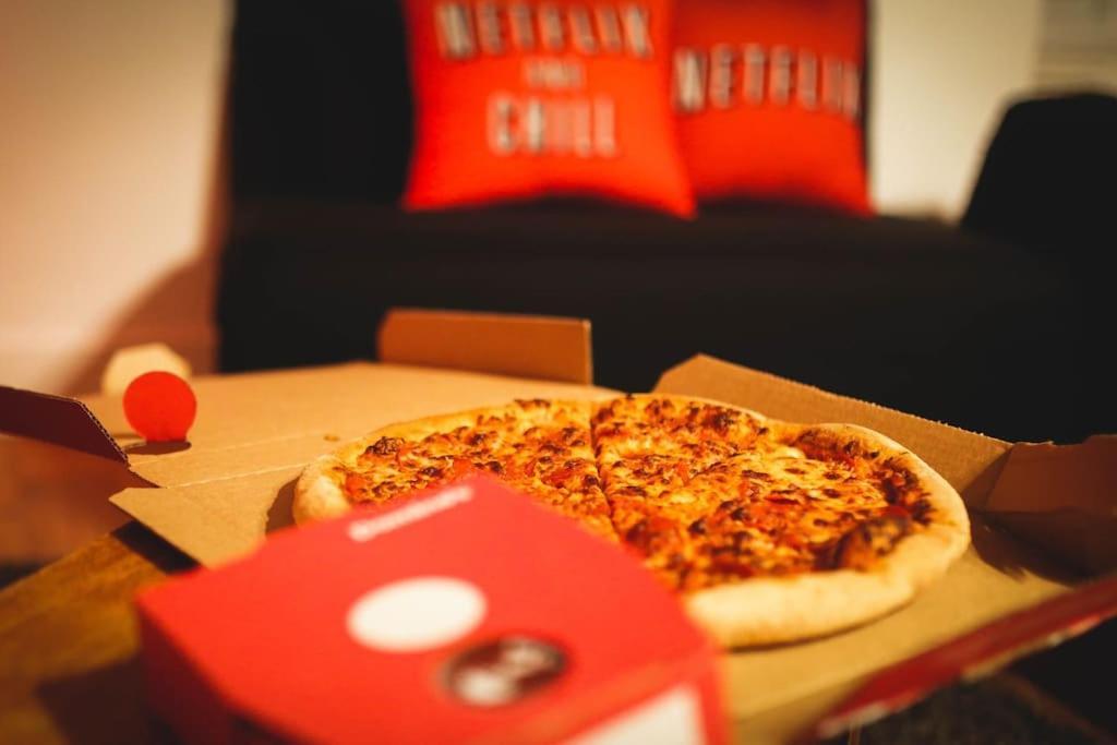 Games And Movies Lounge 7 Bed City Centre Apartment 뉴캐슬어폰타인 외부 사진