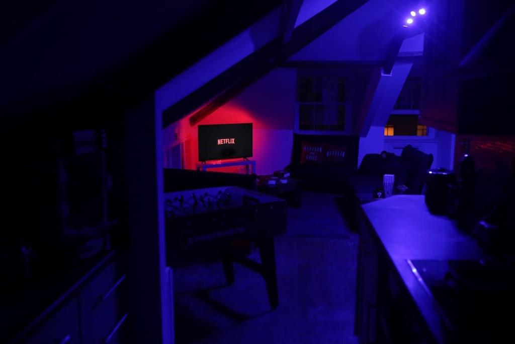 Games And Movies Lounge 7 Bed City Centre Apartment 뉴캐슬어폰타인 외부 사진