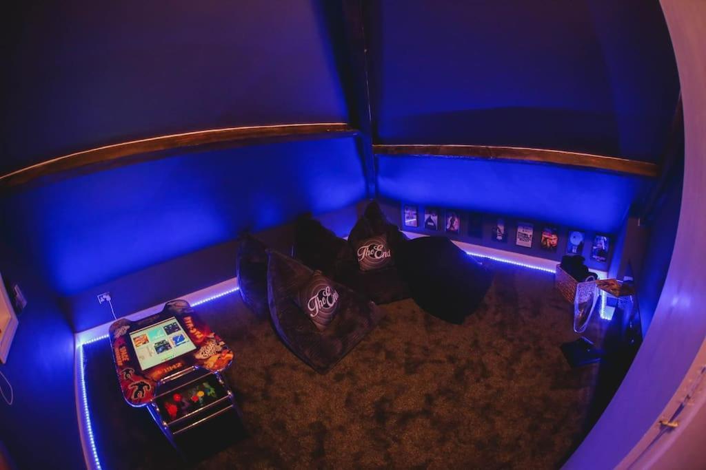 Games And Movies Lounge 7 Bed City Centre Apartment 뉴캐슬어폰타인 외부 사진
